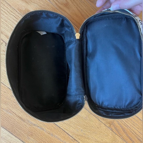 Paris MakeUp Bag - Picture 8 of 9